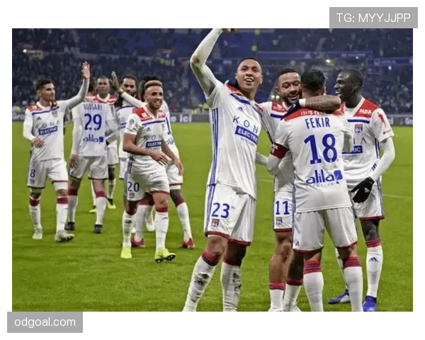 里昂联赛遭遇3连败,近期防线表现起伏明显影响球队排名。 里昂联赛遭遇3连败,近期防线表现起伏明显影响球队排名。